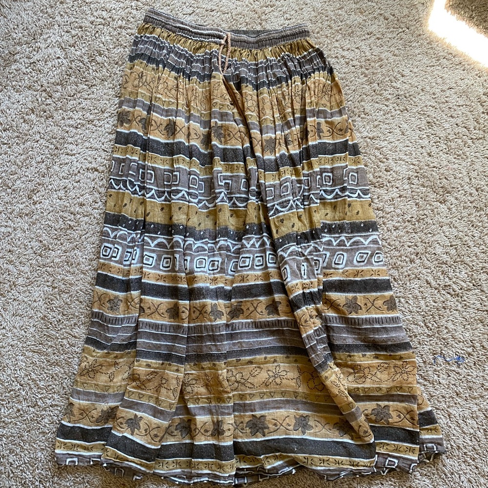 Revue Medium size long skirt